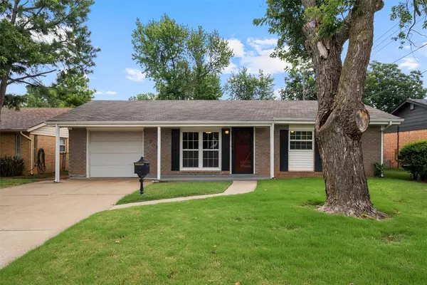 705 Spruce Drive, Yukon, OK 73099