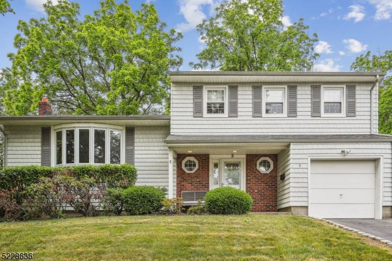 5 Baker Rd, Livingston Twp., NJ 07039