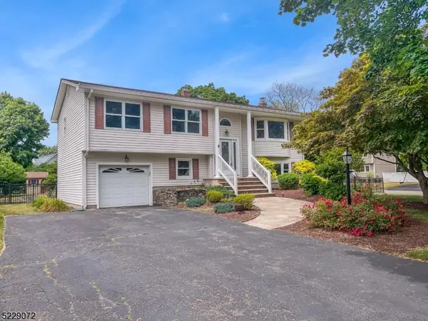 9 Reynolds Rd, Pequannock Twp., NJ 07440