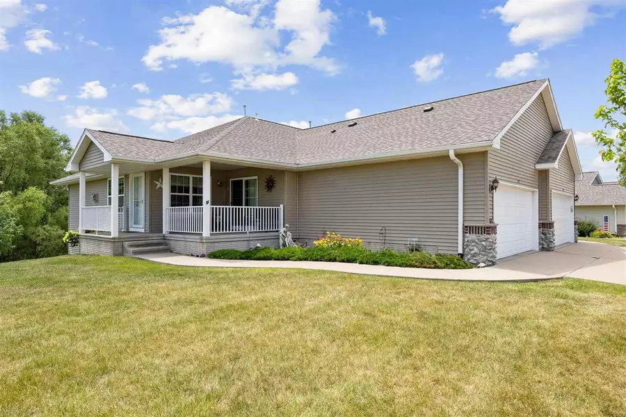 4427 Quail Trail Dr, Marion, IA 52302