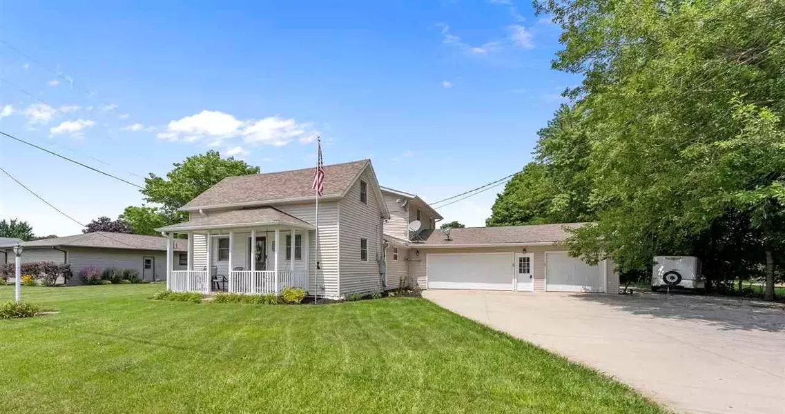 1026 E Van Buren St, Washington, IA 52353