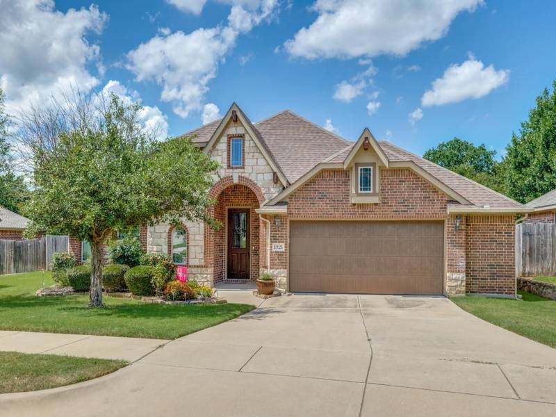 1921 Mary Ann Lane, Burleson, TX 76028