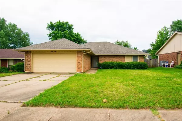 2414 Countrywood Lane, Edmond, OK 73012