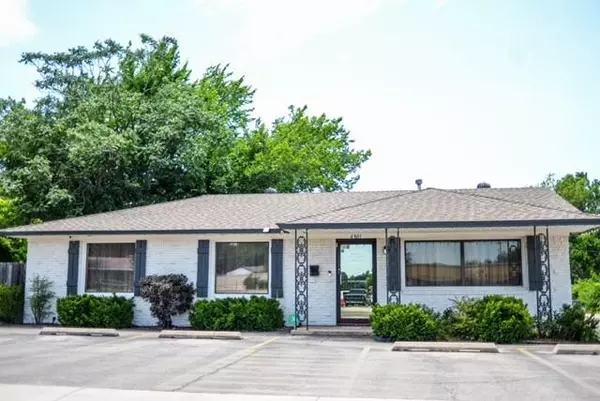 4801 N Macarthur Boulevard, Warr Acres, OK 73122