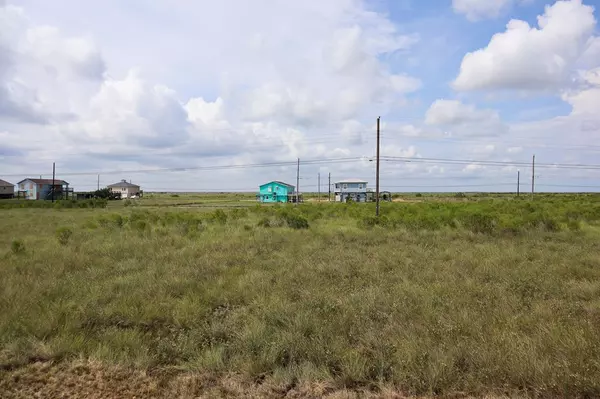 221 W Forest Oak LN, Rockport, TX 78382