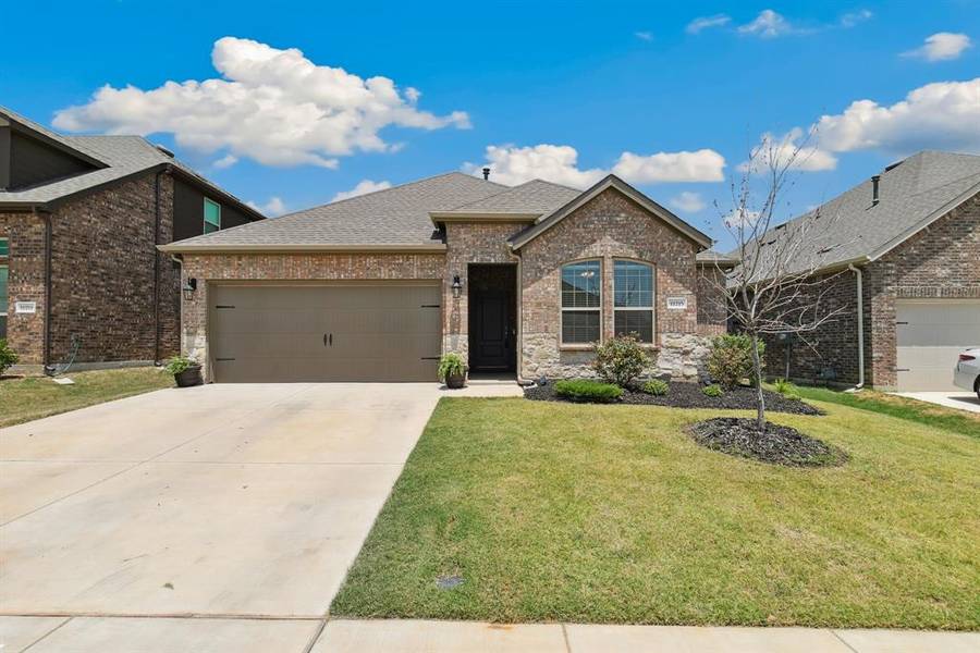 11215 Hawks Landing Drive, Aubrey, TX 76227