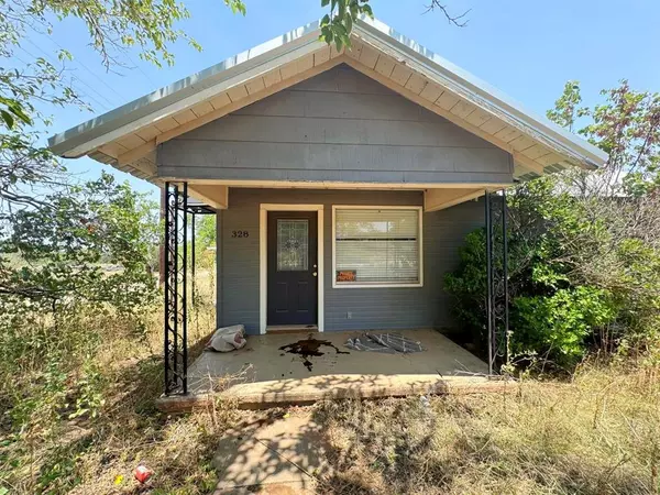 328 E Market Avenue, Loraine, TX 79532