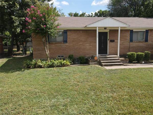 724 Colgate Drive,  Lancaster,  TX 75134