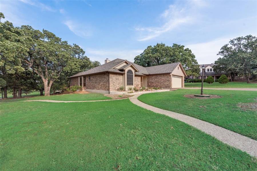 601 Willow Bend Street, Keene, TX 76031