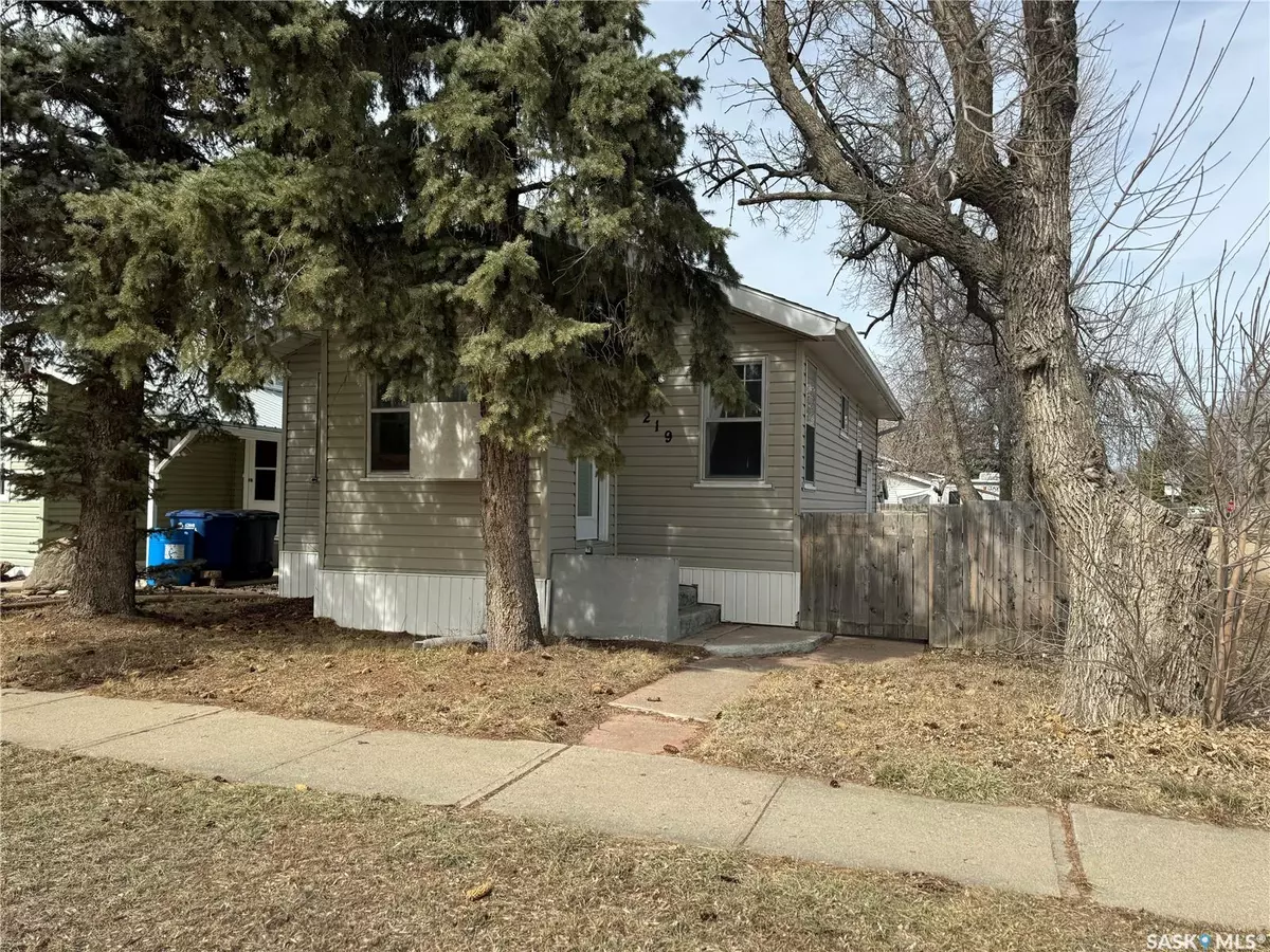 Assiniboia, SK S0H 0B0,219 7th AVENUE E