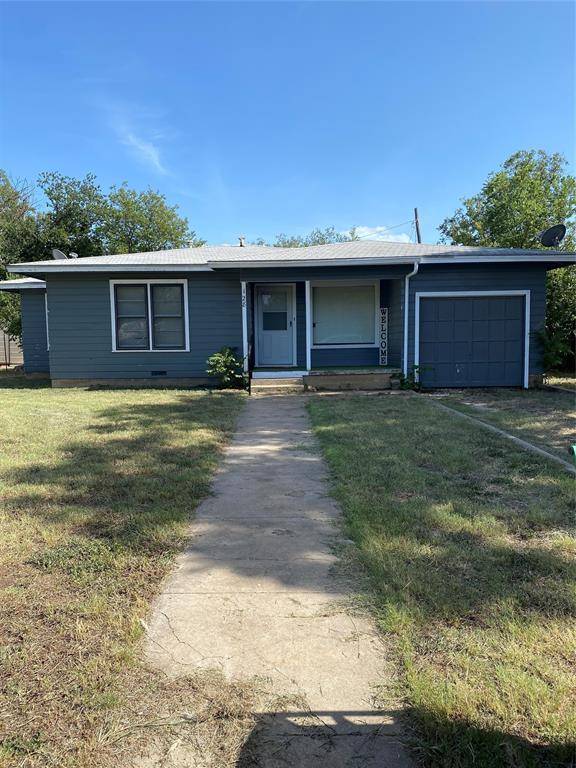 128 Roselawn Avenue, Coleman, TX 76834