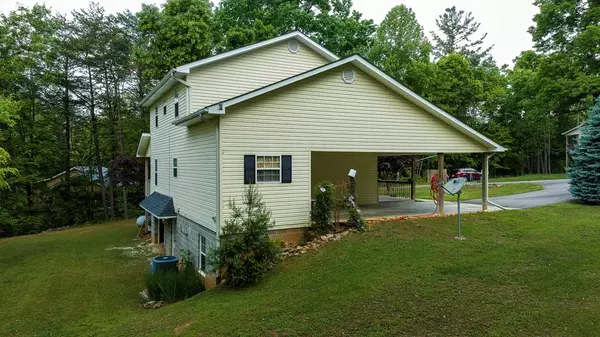 Blairsville, GA 30512,290 Tinas Court