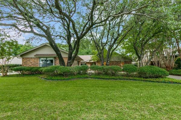 4 Straight Creek Court,  Trophy Club,  TX 76262