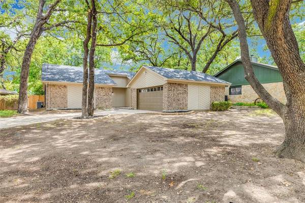 4522 Indian Oaks Trail, Arlington, TX 76017