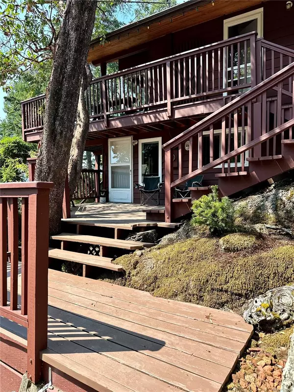 1601 Shoal Rd, Pender Island, BC V0N 2M2