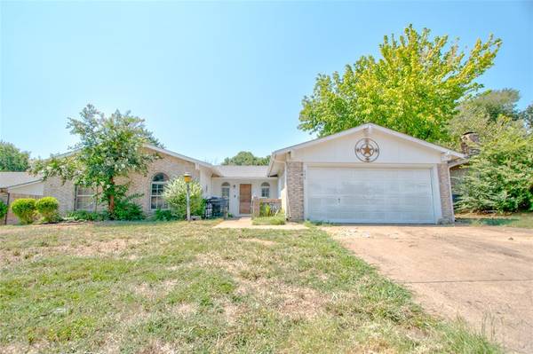 608 Chatam Circle, Arlington, TX 76014