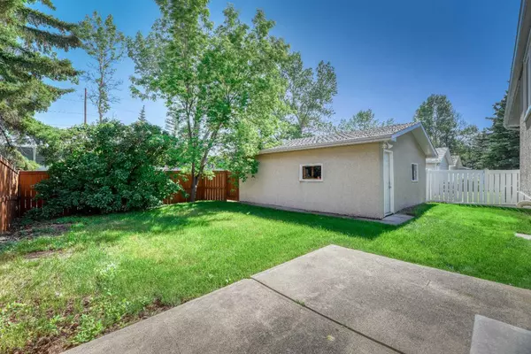 Calgary, AB T2L 1Z4,5698 Brenner CRES NW