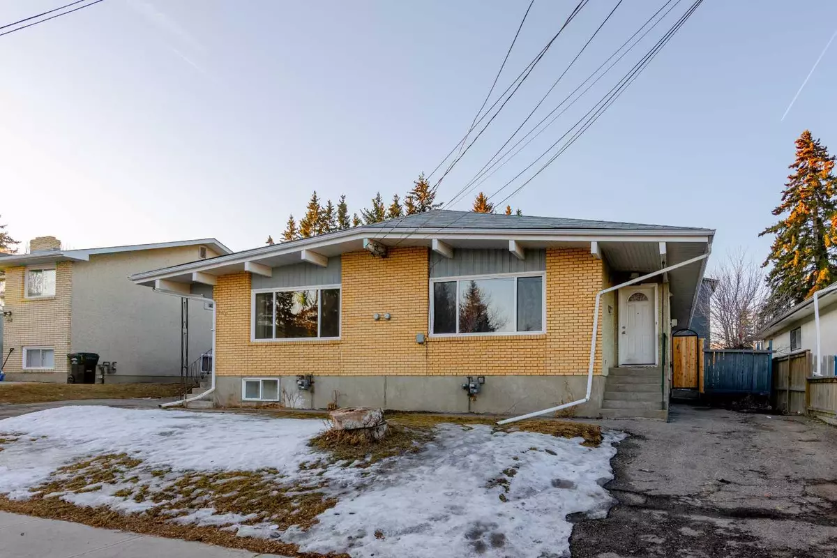 Calgary, AB T2E2B6,405/407 28 AVE NE