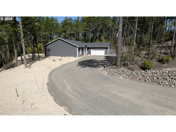 North Bend, OR 97459,385 PACIFIC DUNES DR