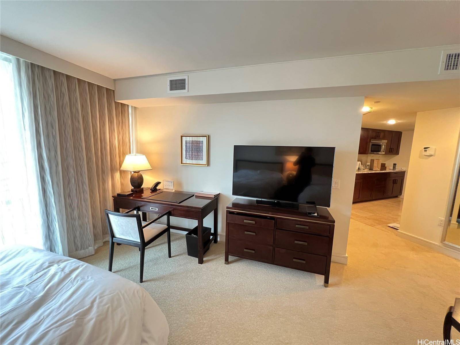 Honolulu, HI 96815,223 Saratoga Road #1108