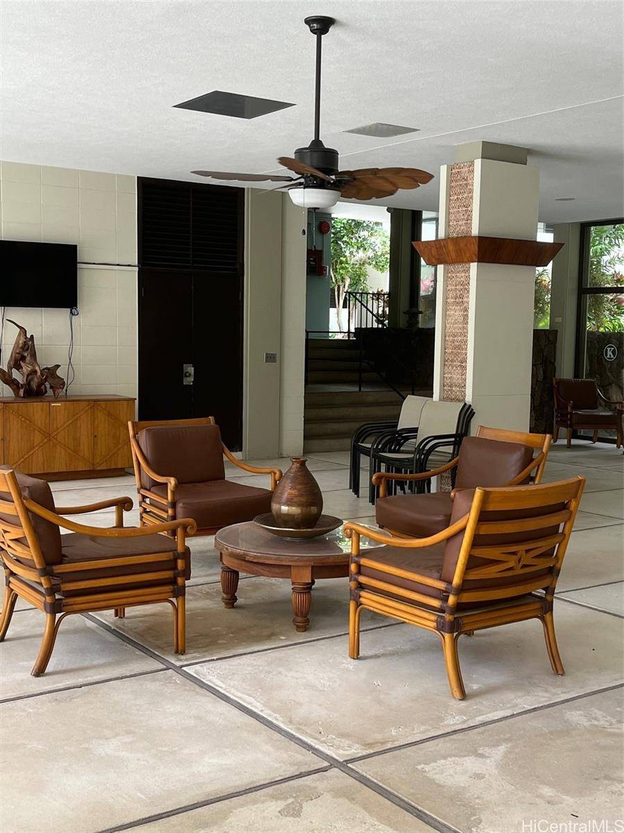 Honolulu, HI 96815,425 Ena Road #506C