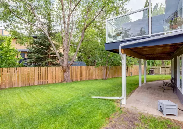 Calgary, AB T3L 1S1,134 Scenic Park CRES NW