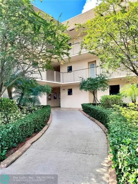 10442 Sunrise Lakes Blvd  #203, Sunrise, FL 33322