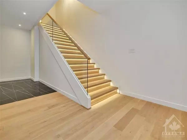 Ottawa, ON K1J 7L6,20 DUNHAM ST