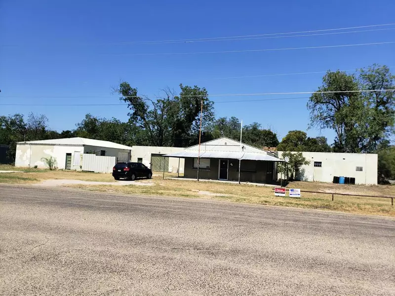 411 S Concho Ave, Sonora, TX 76950