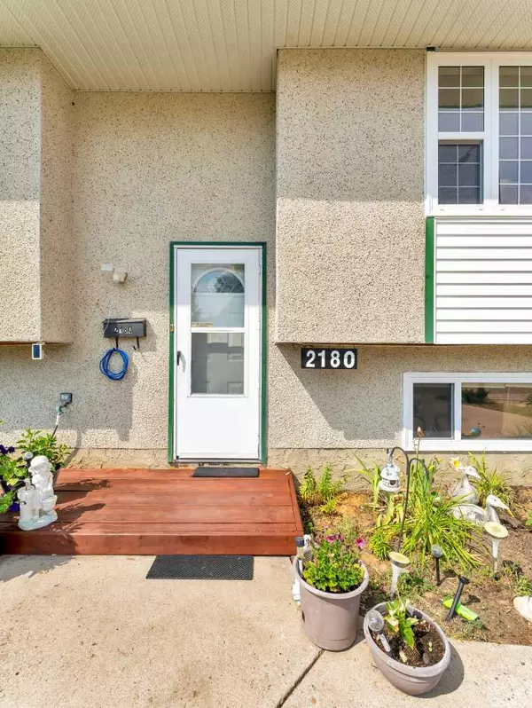 Medicine Hat, AB T1C 1J7,2180 Hawke CRES NE