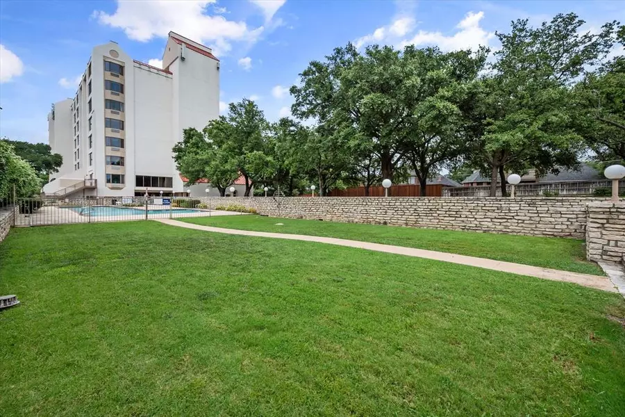 2128 Reflection Bay Drive #2128, Arlington, TX 76013