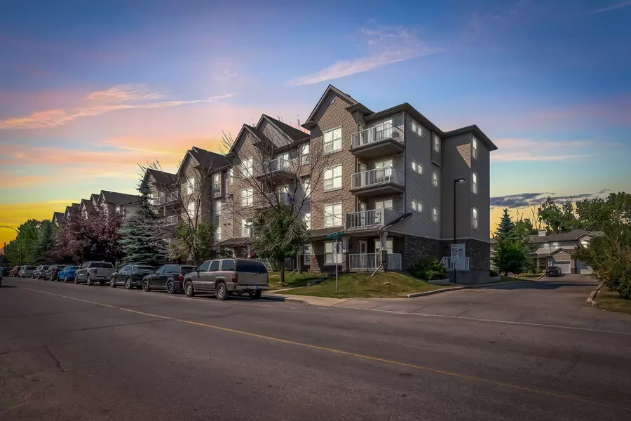 2000 Applevillage CT Southeast #213, Calgary, AB T2A 7Z4