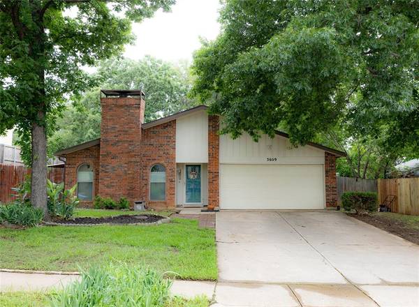 3609 Fort Hunt Drive,  Arlington,  TX 76016