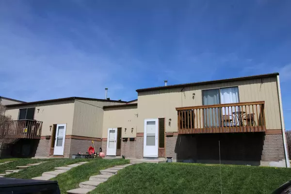 Calgary, AB T2K 4Z3,72 Huntley Close NE