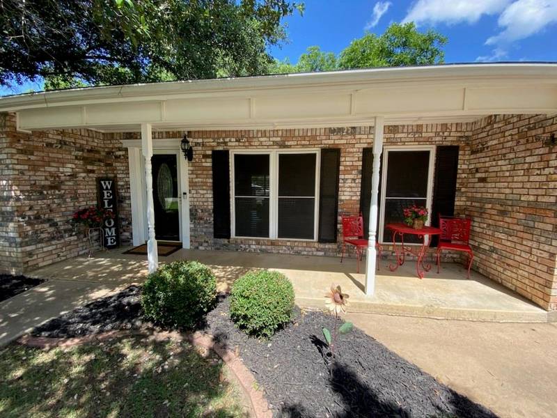 802 Oakhollow Road, Eastland, TX 76448