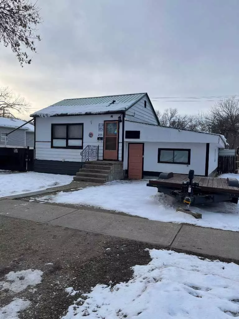 Medicine Hat, AB T1A6K8,235 3 ST NW