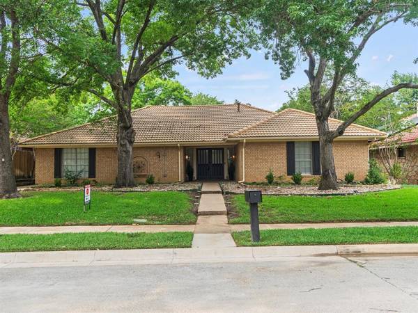 2109 Inverness Drive, Arlington, TX 76012