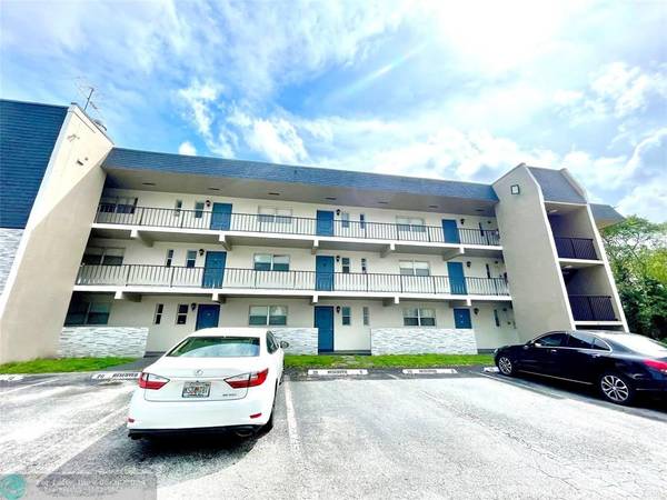 8020 Fairview Dr  #208,  Tamarac,  FL 33321