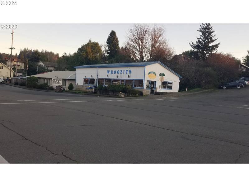 207 E 1st ST, Coquille, OR 97423