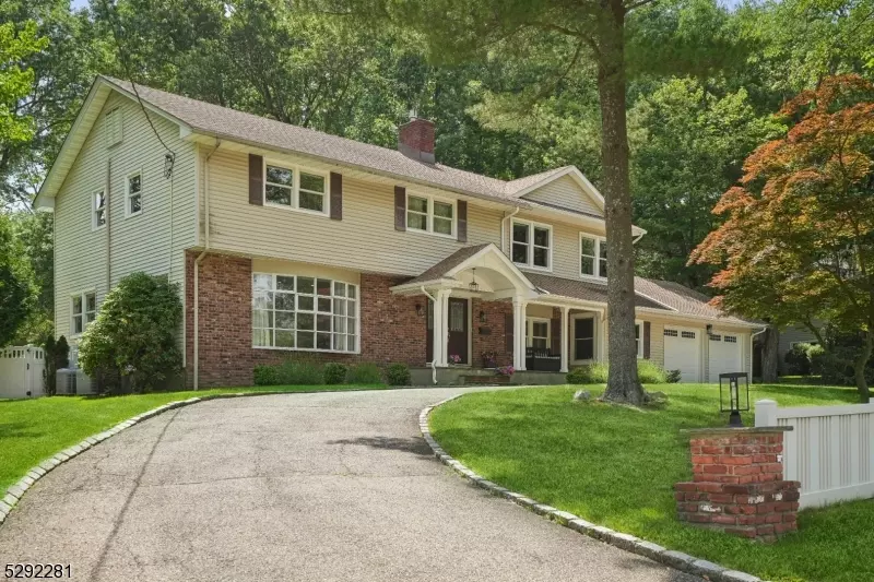 17 Bonnyview Dr, Livingston Twp., NJ 07039