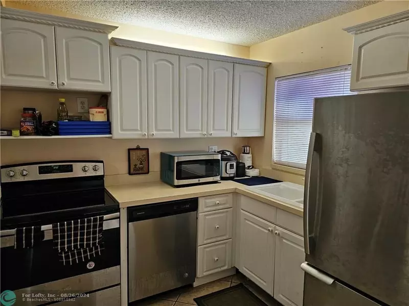 9400 Sunrise Lakes Blvd  #105, Sunrise, FL 33322