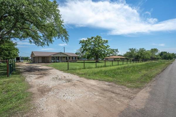 3349 Vz County Road 1110, Grand Saline, TX 75140