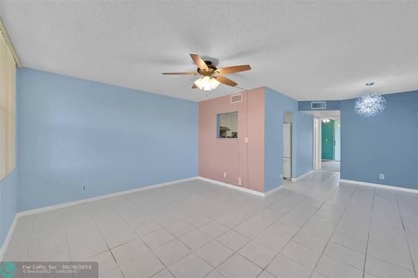 Sunrise, FL 33322,9121 Sunrise Lakes Blvd  #113