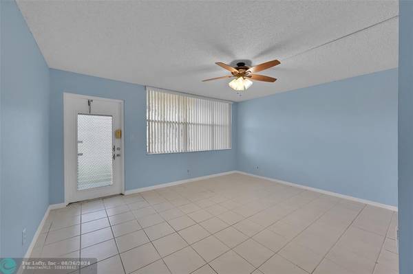 Sunrise, FL 33322,9121 Sunrise Lakes Blvd  #113