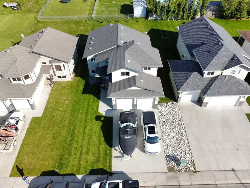 813 10 ST, Fox Creek, AB T0H 1P0