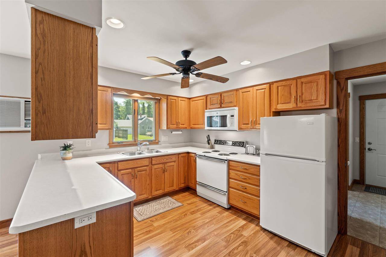 Kalona, IA 52247,808 4th St