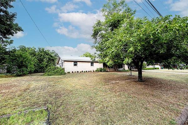 Bowie, TX 76230,704 Lee Street