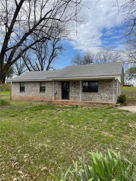 Pauls Valley, OK 73075,327 S McClure Street