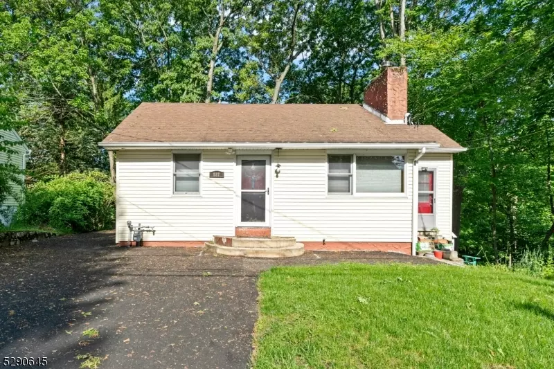 587 Dell Rd, Roxbury Twp., NJ 07850