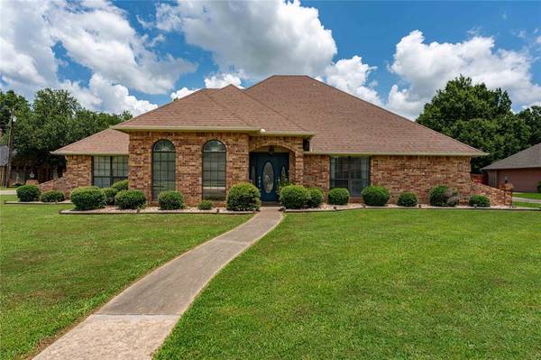 1940 N Collegiate Drive,  Paris,  TX 75460